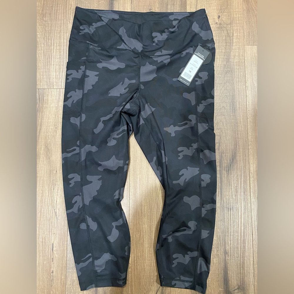 Yogalicious Lux Workout capris NWT